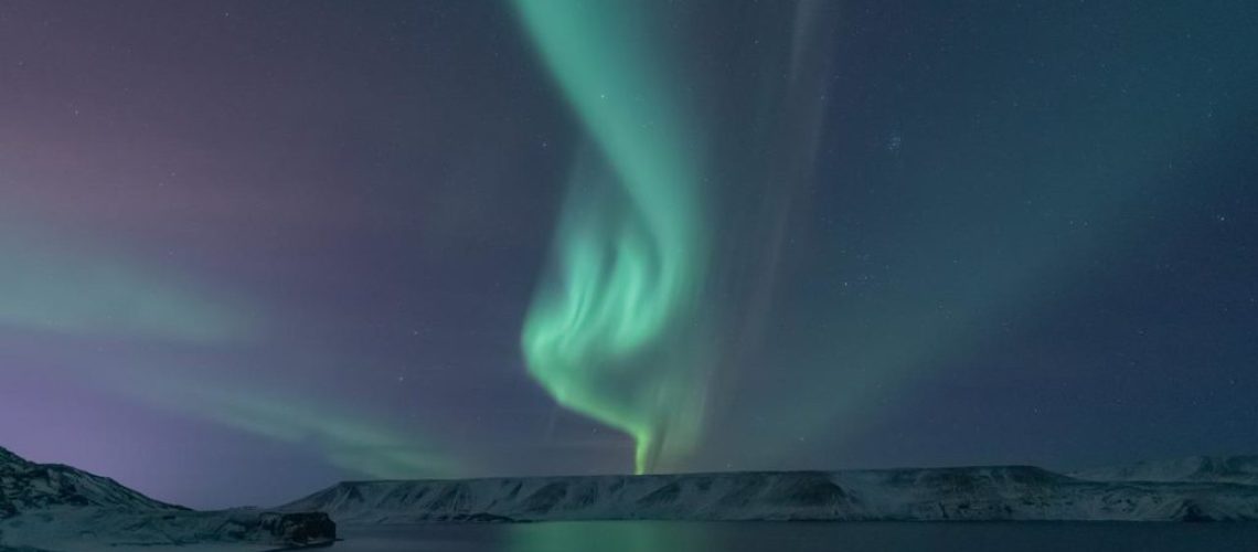 aurora-borealis-5599375_1280-1024x683